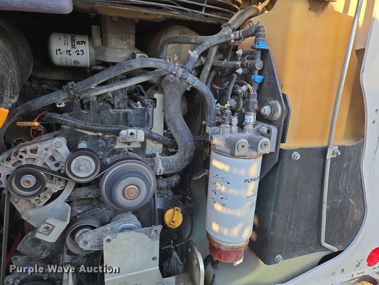 image for item ET1162 2021 Bobcat T76 tracked skid steer loader