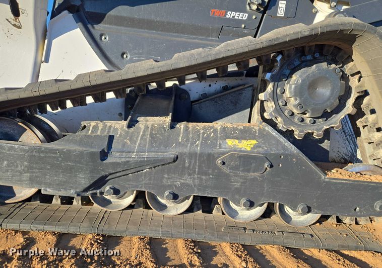 image for item ET1162 2021 Bobcat T76 tracked skid steer loader