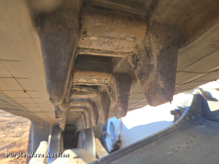 image for item ET1162 2021 Bobcat T76 tracked skid steer loader