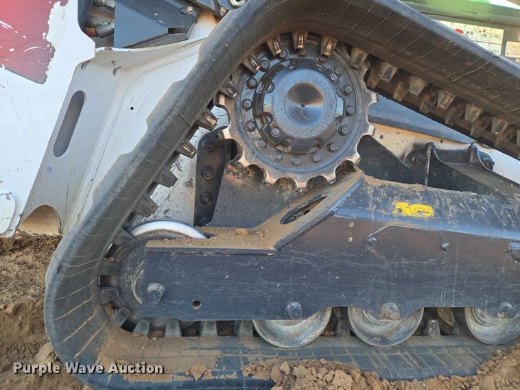 image for item ET1162 2021 Bobcat T76 tracked skid steer loader