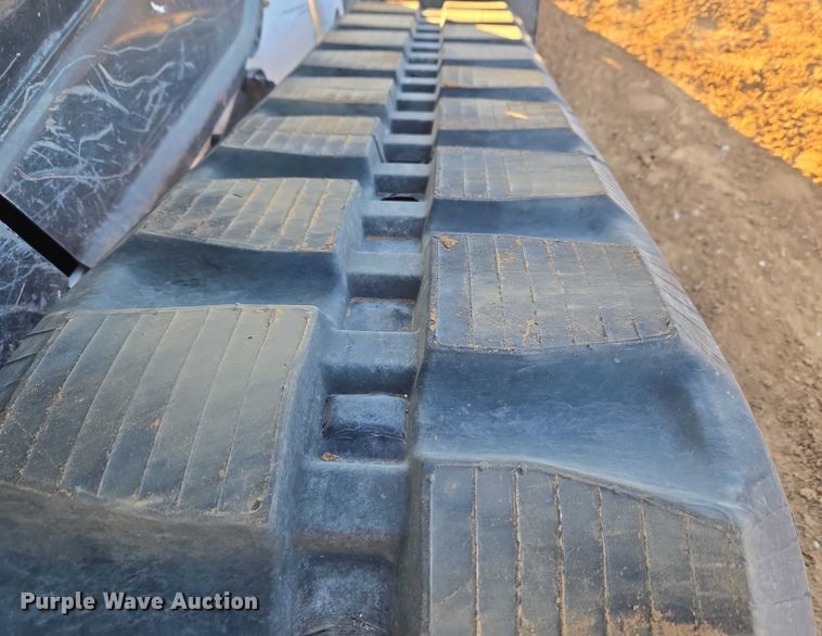 image for item ET1162 2021 Bobcat T76 tracked skid steer loader