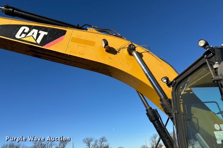 image for item ET4135 2017 Caterpillar 323FL excavator