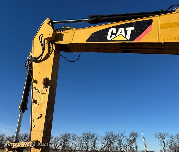 image for item ET4135 2017 Caterpillar 323FL excavator