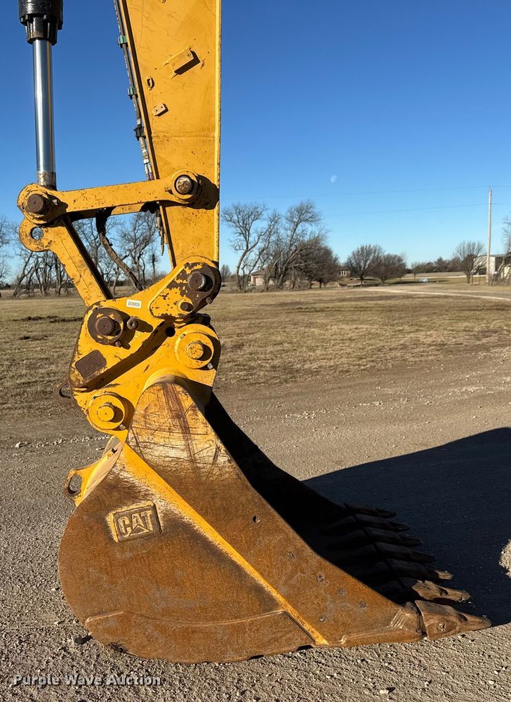 image for item ET4135 2017 Caterpillar 323FL excavator