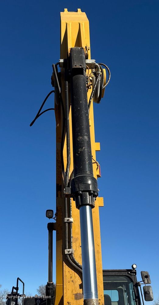 image for item ET4135 2017 Caterpillar 323FL excavator