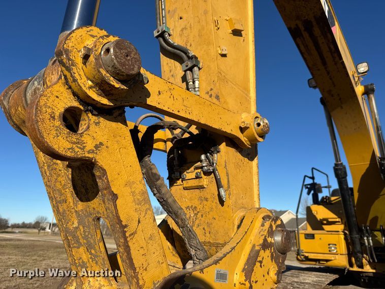 image for item ET4135 2017 Caterpillar 323FL excavator