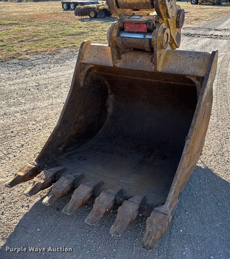 image for item ET4135 2017 Caterpillar 323FL excavator