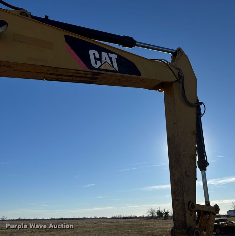 image for item ET4135 2017 Caterpillar 323FL excavator