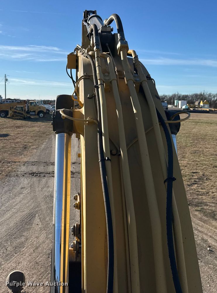 image for item ET4135 2017 Caterpillar 323FL excavator