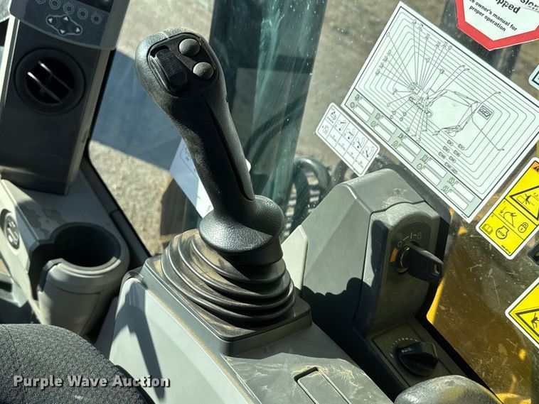 image for item ET4135 2017 Caterpillar 323FL excavator