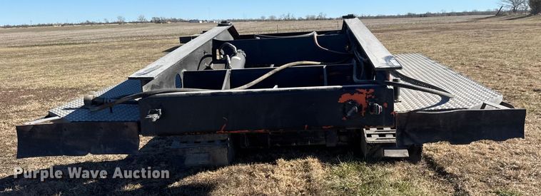 image for item ET4137 1995 Dynaweld lowboy equipment trailer