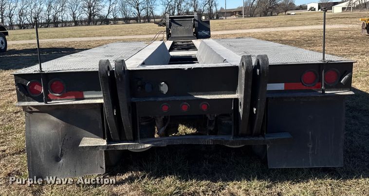 image for item ET4137 1995 Dynaweld lowboy equipment trailer