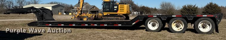 image for item ET4137 1995 Dynaweld lowboy equipment trailer