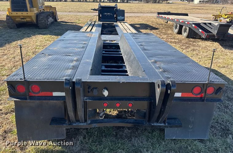 image for item ET4137 1995 Dynaweld lowboy equipment trailer