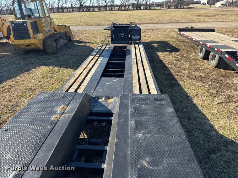 image for item ET4137 1995 Dynaweld lowboy equipment trailer