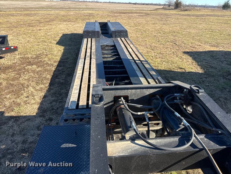 image for item ET4137 1995 Dynaweld lowboy equipment trailer