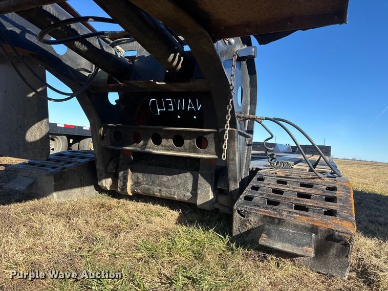 image for item ET4137 1995 Dynaweld lowboy equipment trailer