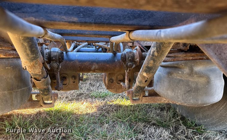 image for item ET4137 1995 Dynaweld lowboy equipment trailer