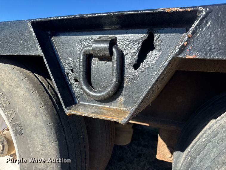 image for item ET4137 1995 Dynaweld lowboy equipment trailer