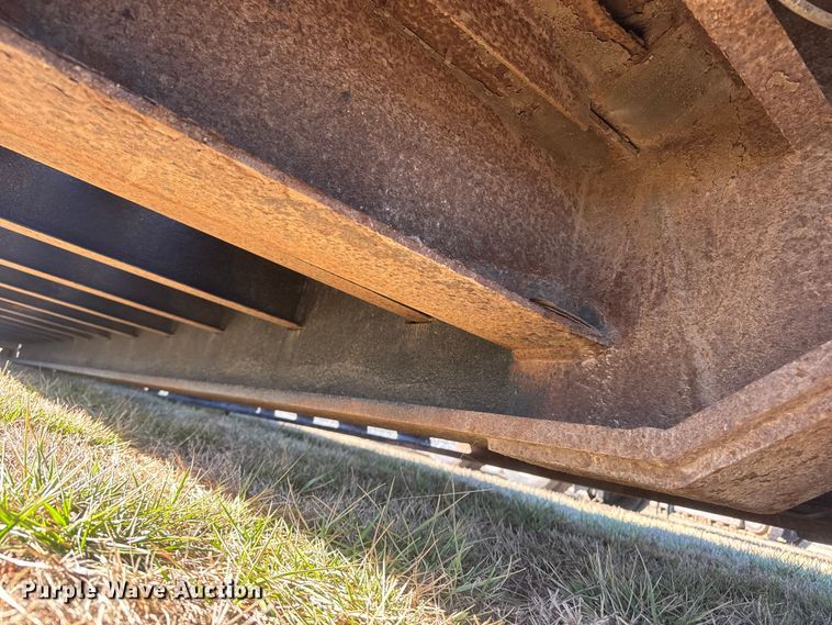 image for item ET4137 1995 Dynaweld lowboy equipment trailer