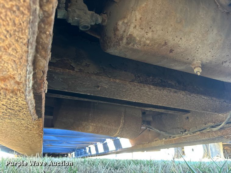 image for item ET4137 1995 Dynaweld lowboy equipment trailer