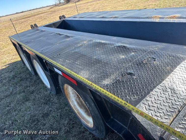image for item ET4137 1995 Dynaweld lowboy equipment trailer