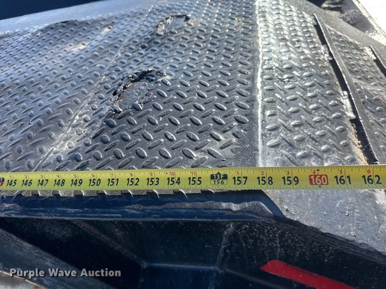 image for item ET4137 1995 Dynaweld lowboy equipment trailer