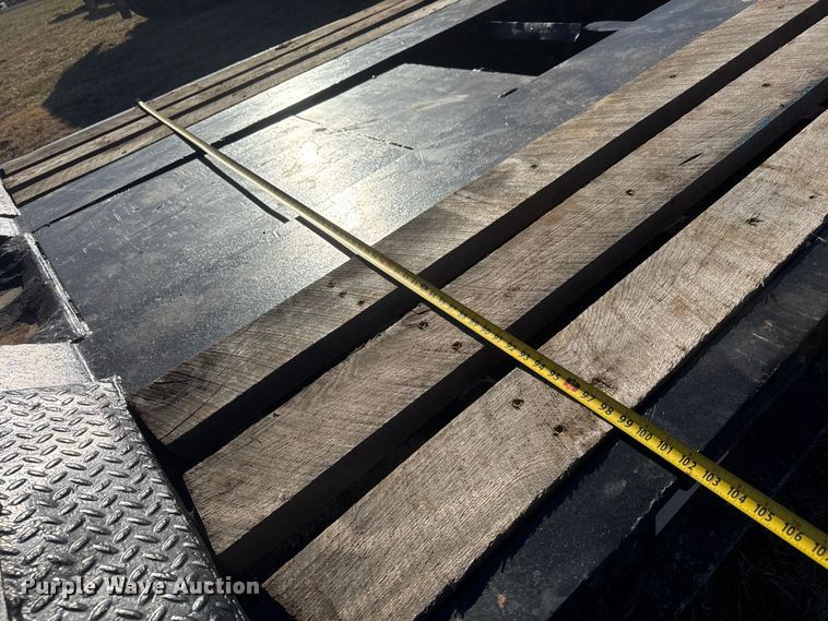 image for item ET4137 1995 Dynaweld lowboy equipment trailer