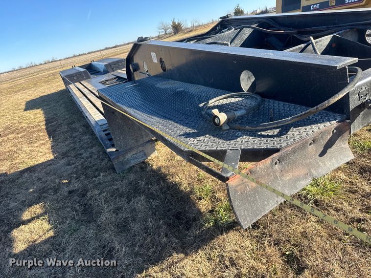 image for item ET4137 1995 Dynaweld lowboy equipment trailer