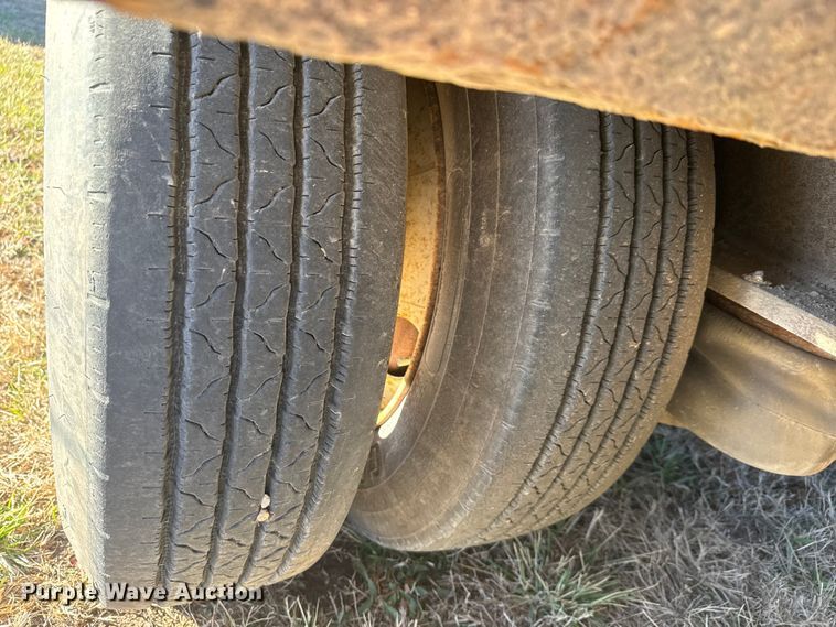 image for item ET4137 1995 Dynaweld lowboy equipment trailer