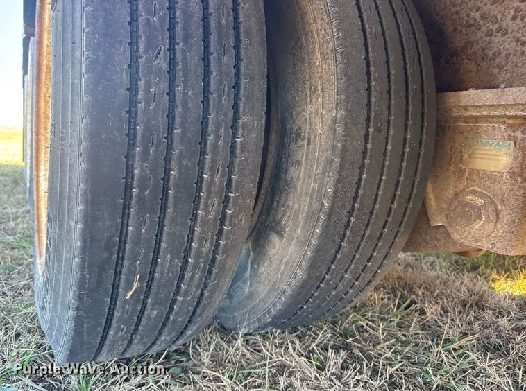 image for item ET4137 1995 Dynaweld lowboy equipment trailer