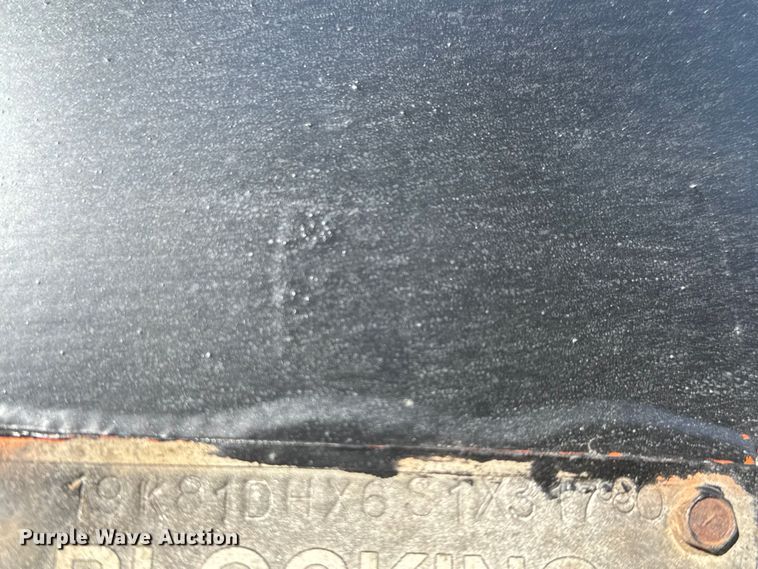 image for item ET4137 1995 Dynaweld lowboy equipment trailer