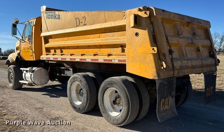 image for item ET4139 2005 Sterling L9500 Series Dump truck