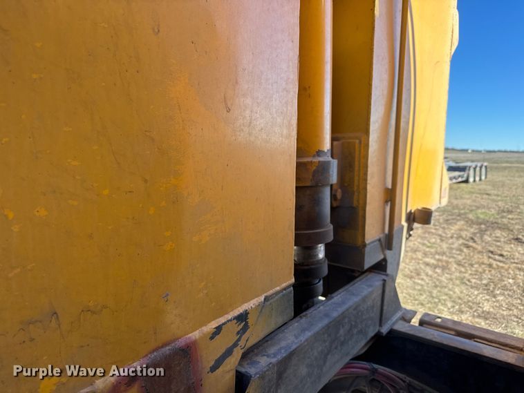 image for item ET4139 2005 Sterling L9500 Series Dump truck