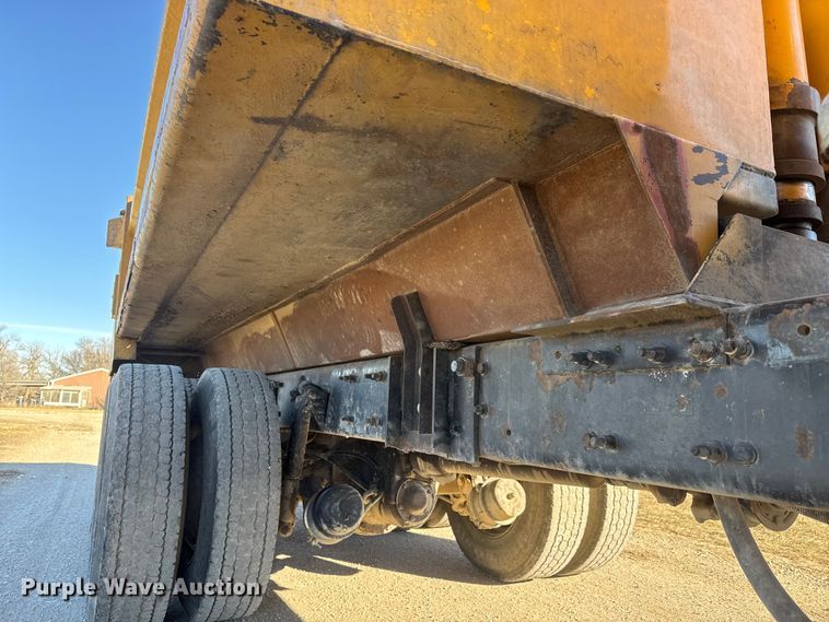 image for item ET4139 2005 Sterling L9500 Series Dump truck