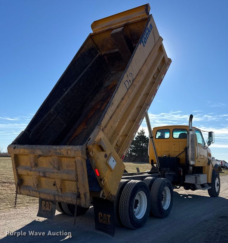 image for item ET4139 2005 Sterling L9500 Series Dump truck