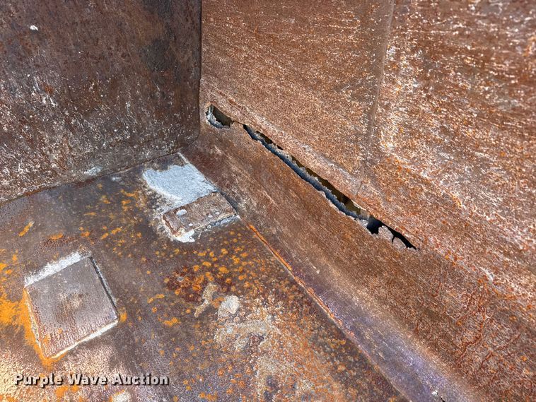 image for item ET4139 2005 Sterling L9500 Series Dump truck