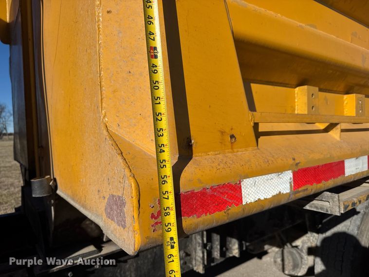 image for item ET4139 2005 Sterling L9500 Series Dump truck