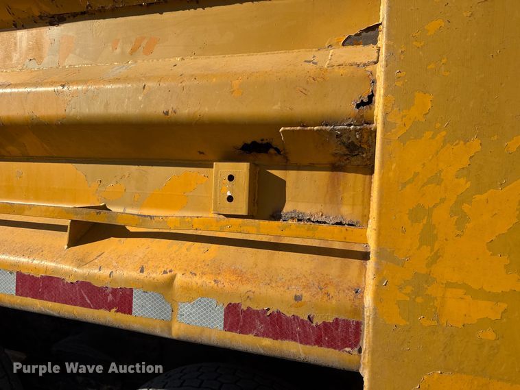 image for item ET4139 2005 Sterling L9500 Series Dump truck