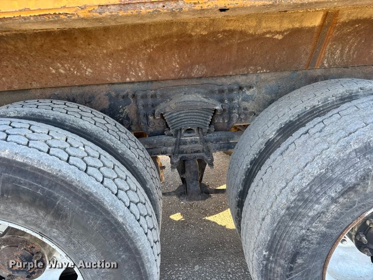 image for item ET4139 2005 Sterling L9500 Series Dump truck