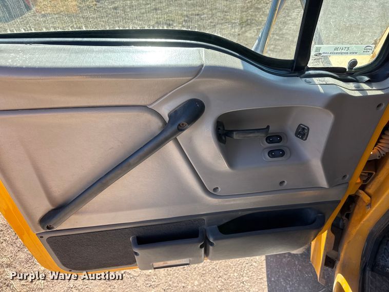 image for item ET4139 2005 Sterling L9500 Series Dump truck