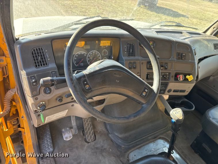 image for item ET4139 2005 Sterling L9500 Series Dump truck