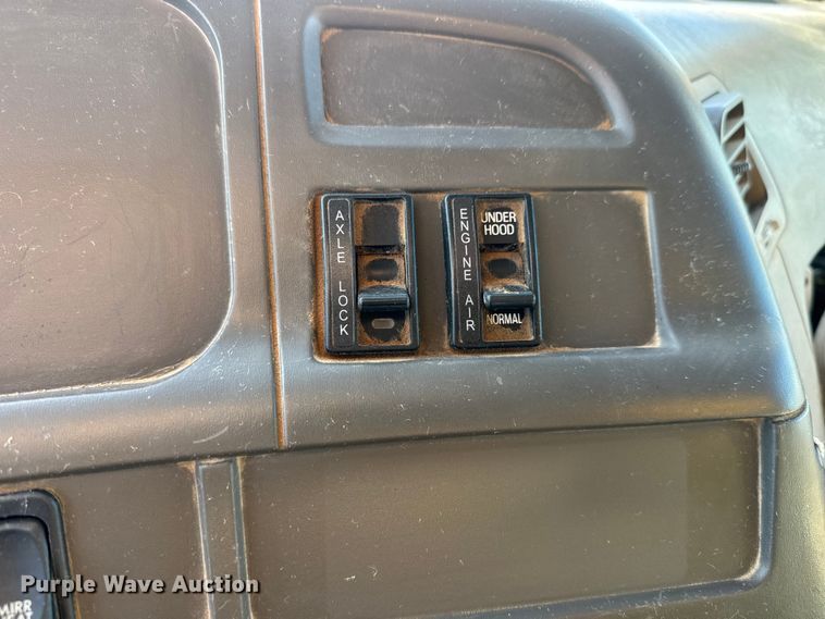 image for item ET4139 2005 Sterling L9500 Series Dump truck