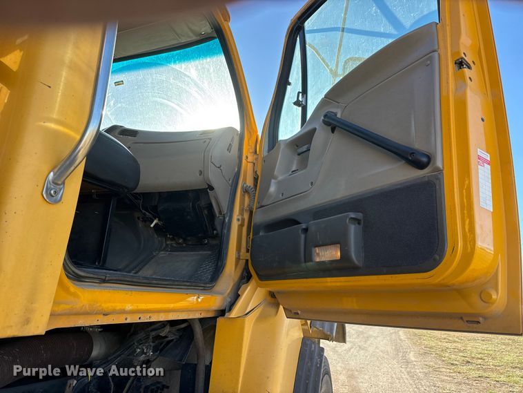 image for item ET4139 2005 Sterling L9500 Series Dump truck