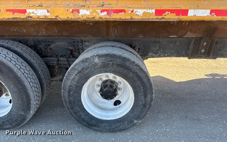 image for item ET4139 2005 Sterling L9500 Series Dump truck