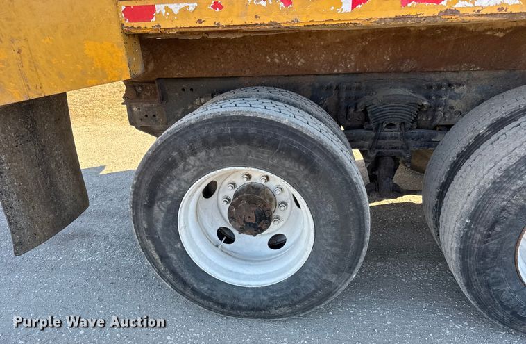 image for item ET4139 2005 Sterling L9500 Series Dump truck