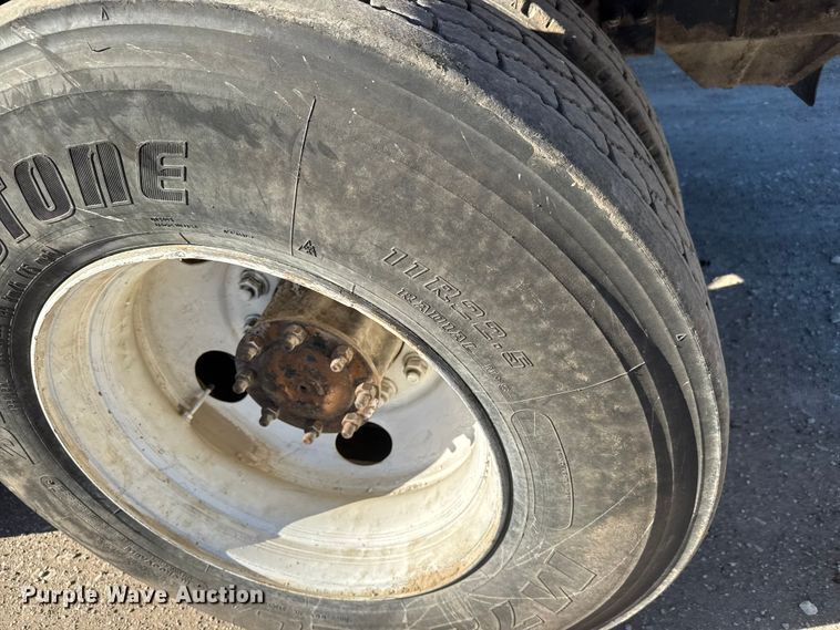 image for item ET4139 2005 Sterling L9500 Series Dump truck