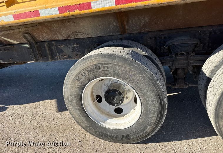 image for item ET4139 2005 Sterling L9500 Series Dump truck