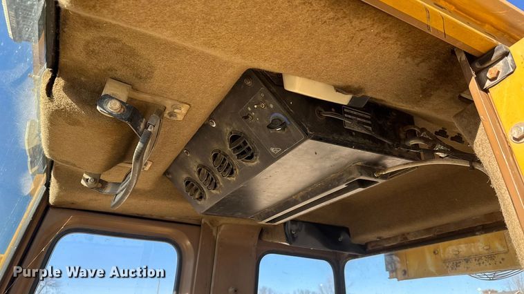 image for item ET4140 1994 Caterpillar 953B track loader