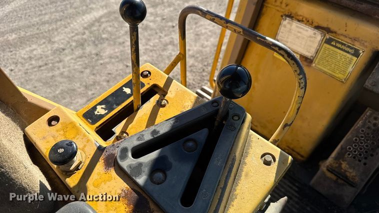 image for item ET4140 1994 Caterpillar 953B track loader
